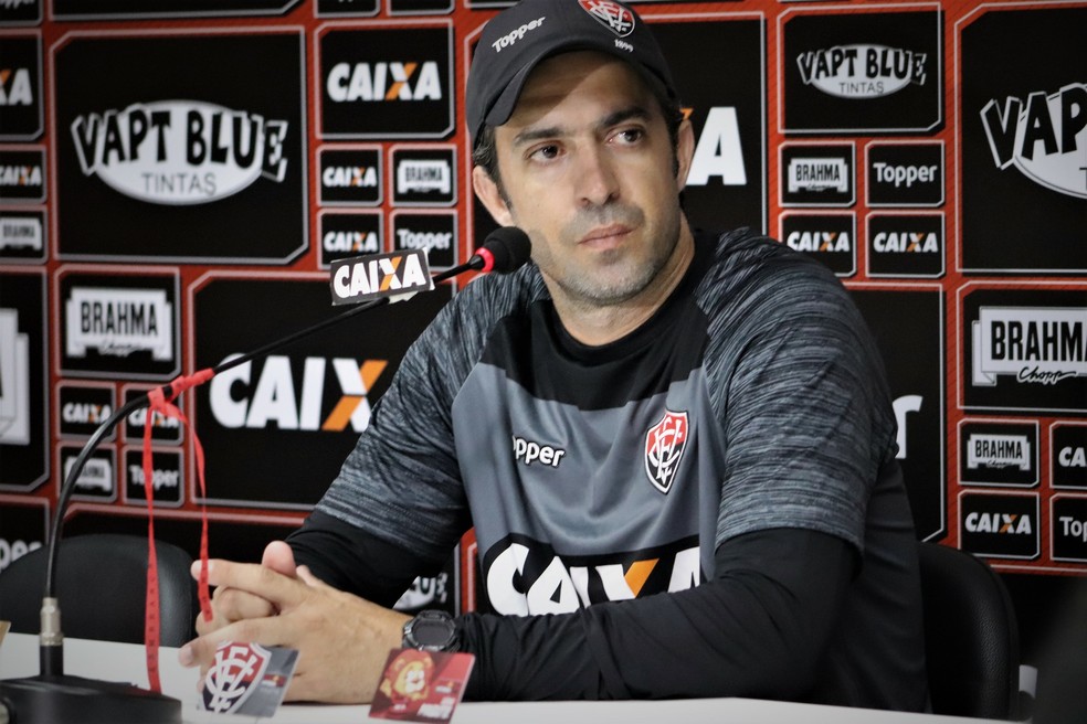 Interino foi entrevistado na tarde desta terça-feira (Foto: Maurícia da Mata/EC Vitória/Divulgação)