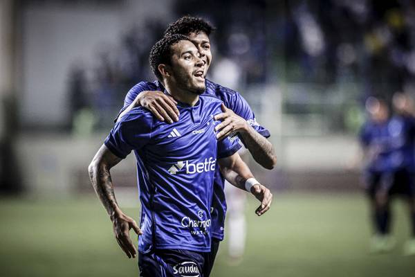 William: Cruzeiro encaminha ampliação de contrato com lateral até 2026