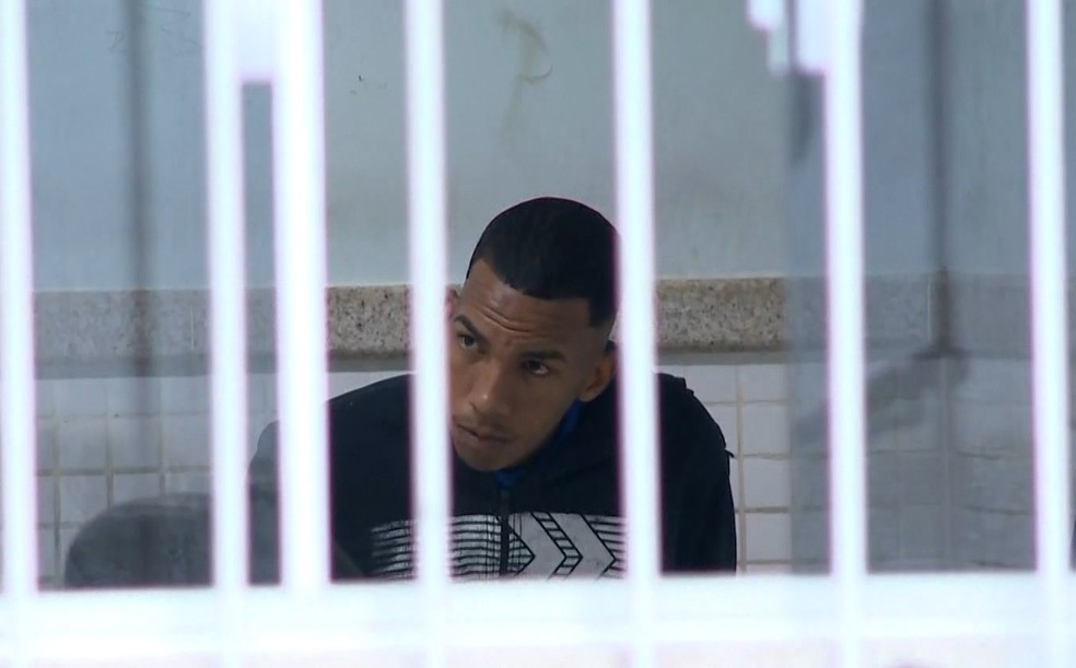 Carlos Eduardo Pires Lima, de 27 anos, foi preso em Cariacica — Foto: Reprodução/TV Gazeta