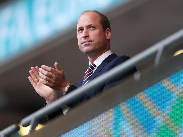 LONDON, ENGLAND - JULY 07: Prince William, The Duke of Cambridge and President of the Football Association applauds prior to the UEFA Euro 2020 Championship Semi-final match between England and Denmark at Wembley Stadium on July 07, 2021 in London, Englan (Foto: Getty Images)