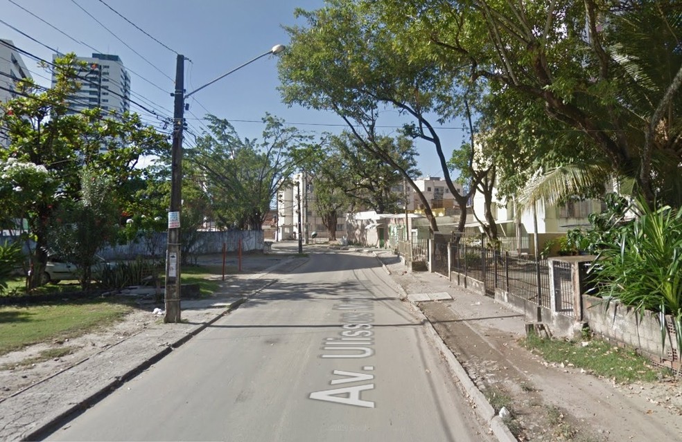 O crime aconteceu na Avenida Ulisses Montarroyos, em Piedade,  Jaboatão dos Guararapes — Foto: Reprodução/Google Street View