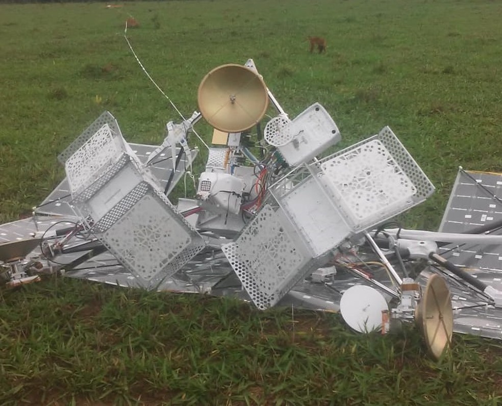 Balão satélite do Google responsável por levar internet cai em propriedade rural de Paraíso das Águas (MS). — Foto: BNC Notícias/Foto