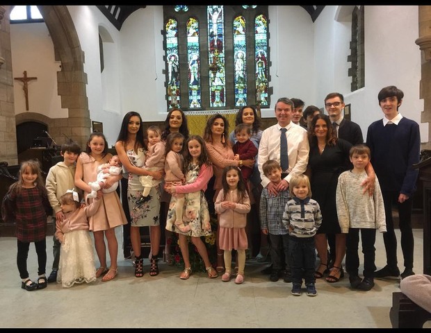 A família Radford completa, com os 21 filhos (Foto: Reprodução Instagram)