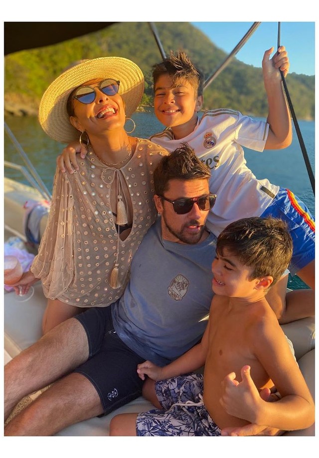 Juliana Paes com a família (Foto: Reprodução/Instagram)