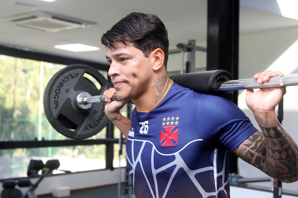 Emprestado pelo Corinthians, Giovanni Augusto alternou bons e maus momentos no Vasco â Foto: Paulo Fernandes/Vasco