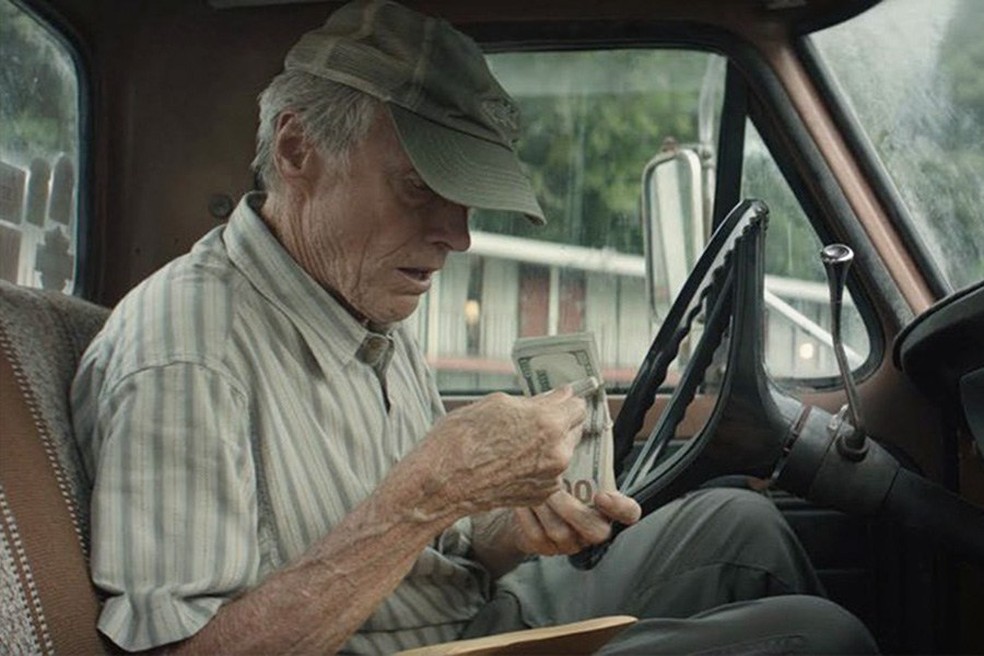 Clint Eastwood como Earl Stone: nonagenário se torna mula e transporta droga para o cartel mexicano — Foto: Divulgação