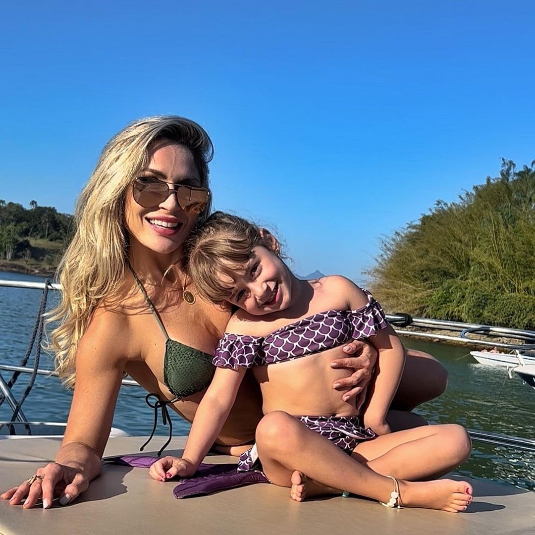 Ex-BBB Renata Dávila e sua filha Alice curtiram o dia juntas (Foto: Reprodução/Instagram)