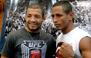 sessão de autógrafos do UFC, com José Aldo Johnny Eduardo (Foto: Gabriel Medeiros / Globoesporte.com)