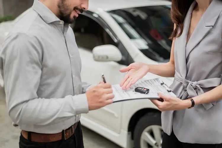 O que é preciso para alugar um carro no Brasil?