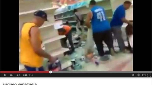 Vídeos de saques a supermercados têm sido muito compartilhados na Venezuela (Foto: BBC)
