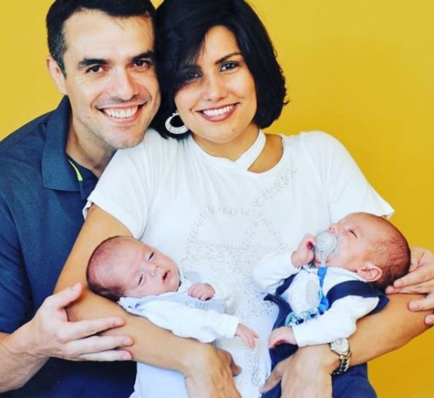Daniel Saulo e Mariana Felício com os filhos (Foto: Reprodução/Instagram/Van Costa)