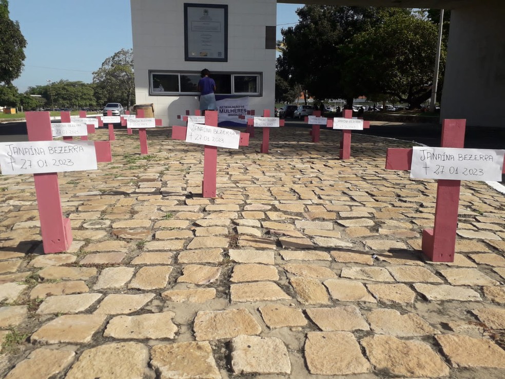 Grupo faz protesto silencioso na UFPI para lembrar vítimas de feminicídio no Piauí no Dia da Mulher — Foto: Fórum de Mulheres Piauienses