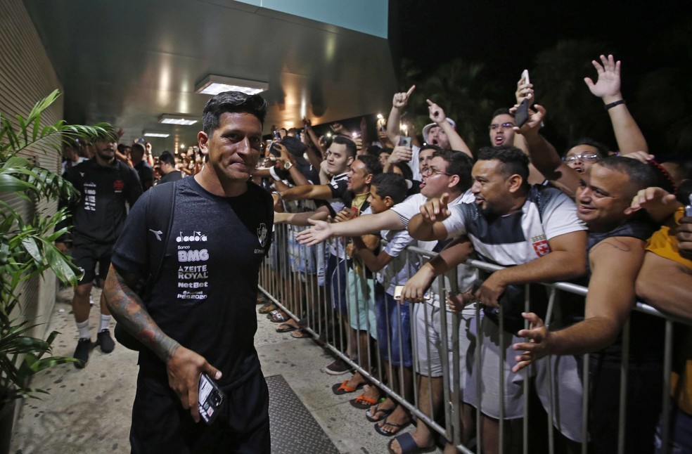 Germán Cano na chegada ao Piauí com muita festa da torcida; gringo é a esperança de gols no Vasco — Foto: Rafael Ribeiro/Vasco