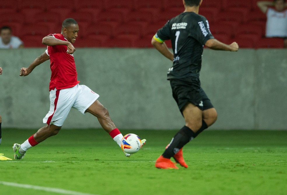 Fabrício lateral-esquerdo Inter — Foto: Alexandre Lops / Divugação Inter