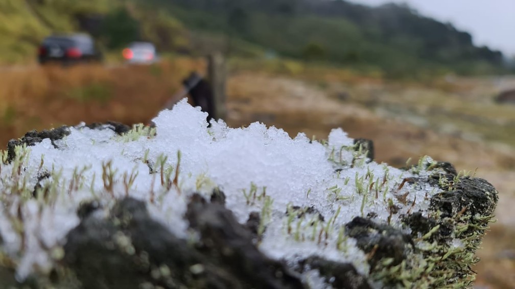 Amanhecer com neve em São Joaquim nesta segunda-feira (28) — Foto: Mycchel Leganghi/São Joaquim Online