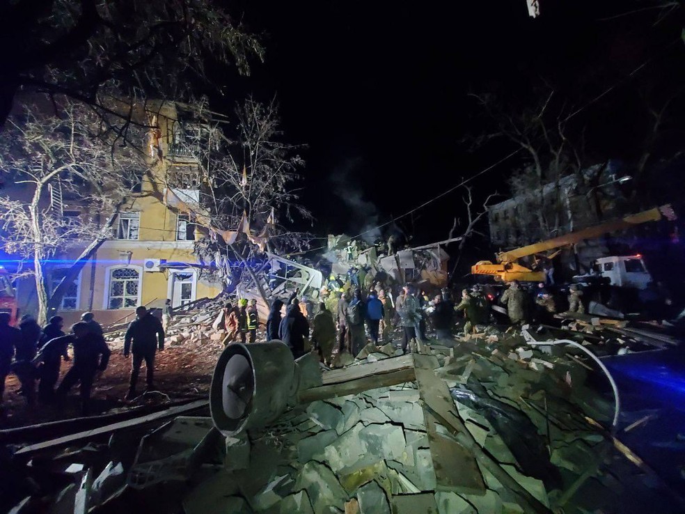 O governador regional Pavlo Kyrylenko postou fotos mostrando um prédio de quatro andares em Kramatorsk que sofreu grandes danos. 01/02/2023 — Foto: Pavlo Kyrylenko via Telegram