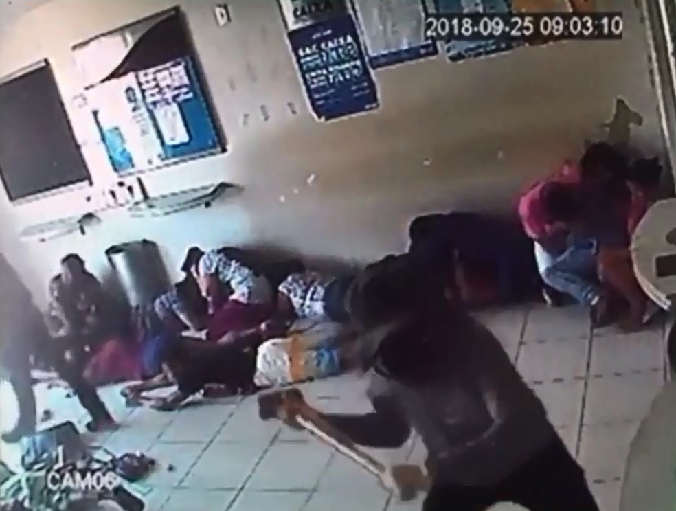 Vídeo mostra ação violenta de criminosos durante assalto à lotérica no Piauí — Foto: Reprodução