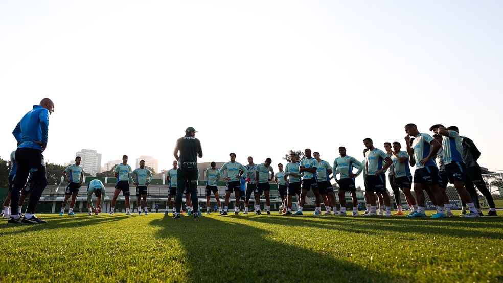 Palmeiras valoriza base campeã e aguarda mercado para fechar elenco da próxima temporada