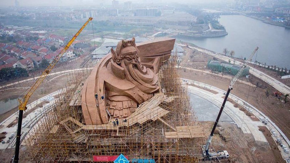 Estátua de 58m de Guan Yu ainda não tem previsão para ficar pronta (Foto: Reprodução)