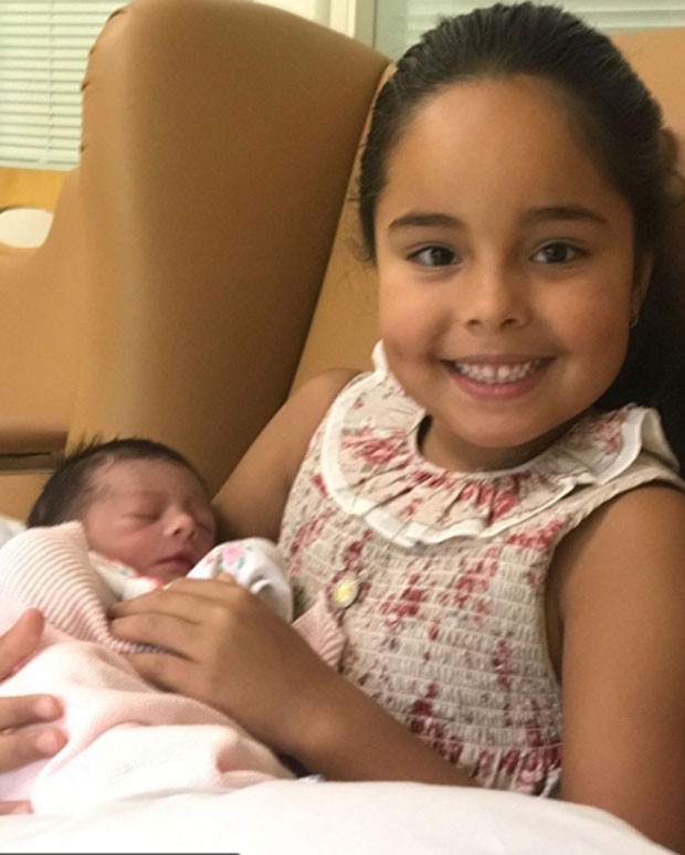 A pequena Manuela, oitava filha de Roberto Carlos, com Marina, a nona (Foto: Reprodução/Instagram)
