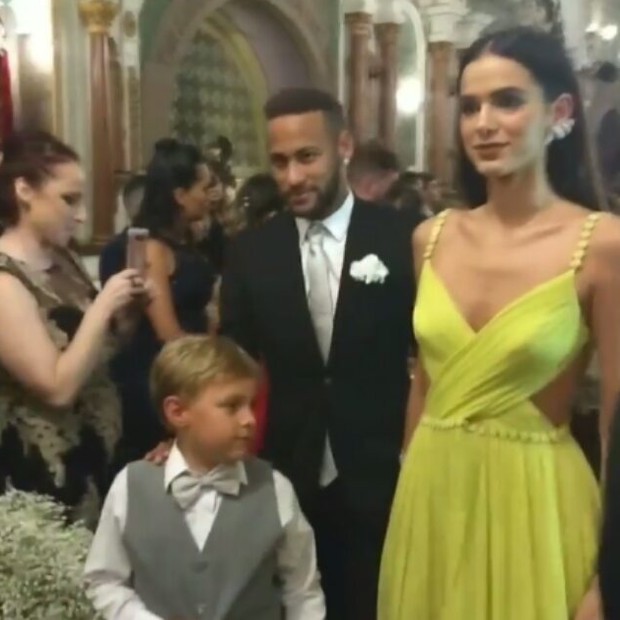 Neymar e Bruna Marquezine vão com Davi Lucca a casamento de ex-jogador do  Santos - Quem | QUEM News