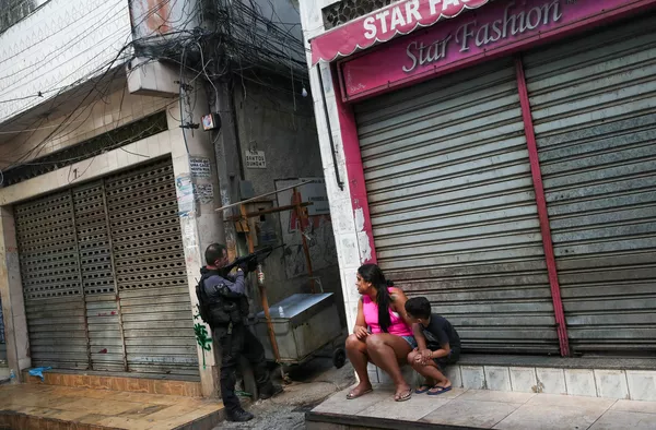 Operação policial na favela do Jacarezinho, no Rio de Janeiro, nesta quinta-feira (6). — Foto:  REUTERS/Ricardo Moraes