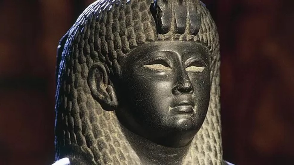 Estátua de basalto do século 1 a.C. de Cleópatra — Foto: GETTY IMAGES