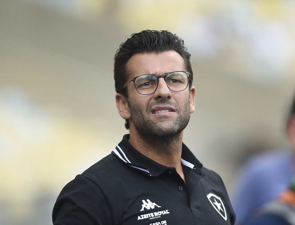 Alberto Valentim, técnico do Botafogo — Foto: André Durão