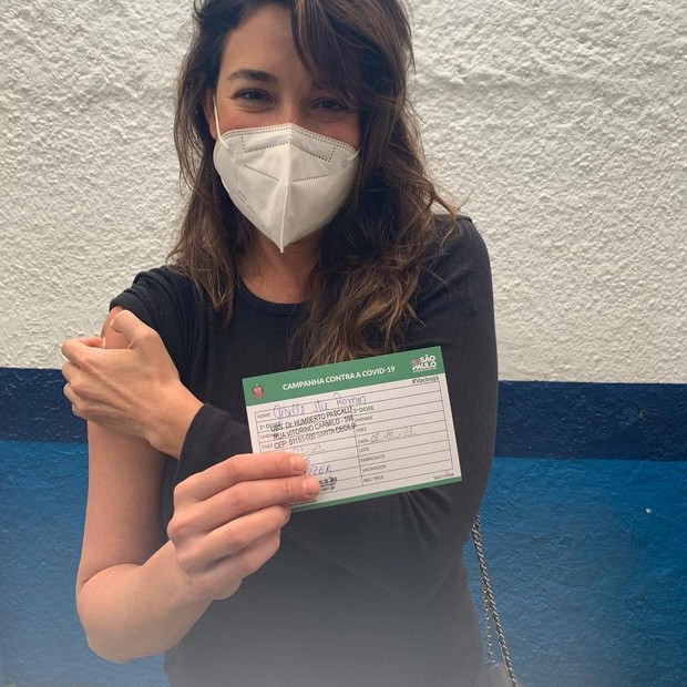 Giselle Itié toma vacina contra Coid-19 (Foto: Reprodução/Instagram)