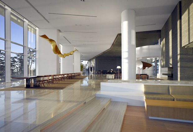 Hotel Seamarq, projetado pelo renomado escritório Richard Meier & Partners (Foto: Roland Halbe / divulgação)