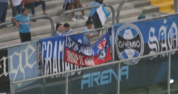 Torcida da La U ignora punição e terá ajuda de gremistas no RS, diz jornal