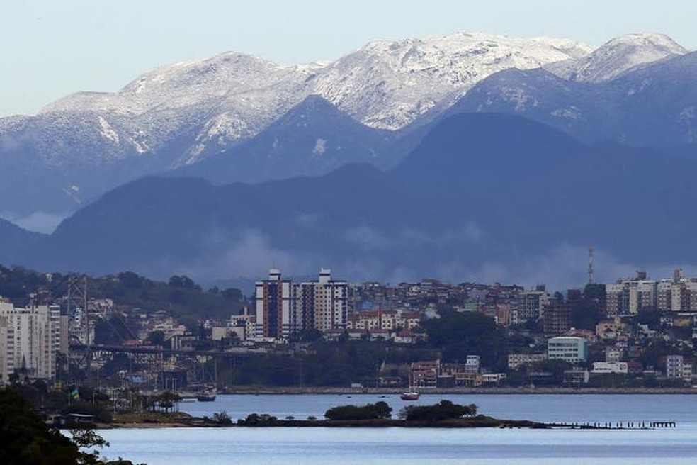 Neve foi vista no Cambirela, em 2013 — Foto: Alvarélio Kurossu, BD