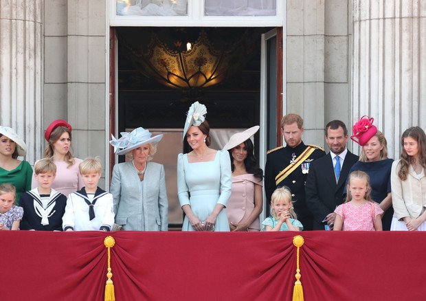 LONDON, ENGLAND - JUNE 09:  Princess Eugenie, Princess Beatrice, Camilla, Duchess Of Cornwall, Catherine, Duchess of Cambridge, Meghan, Duchess of Sussex,  Prince Harry, Duke of Sussex, Peter Phillips, Autumn Phillips, Isla Phillips and Savannah Phillips  (Foto: Getty Images)