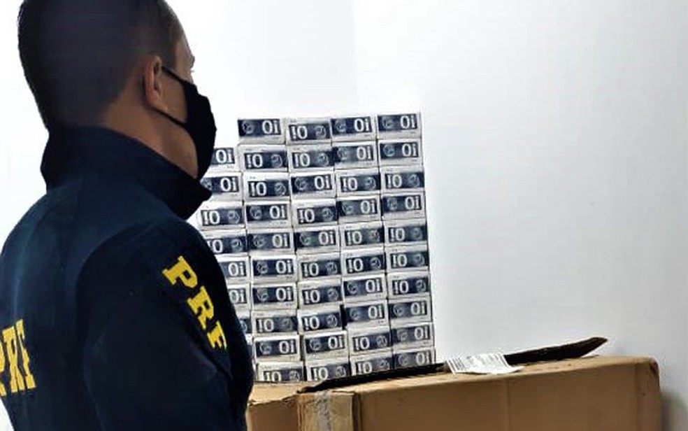 Homem foi preso em flagrante e encaminhado à Polícia Federal — Foto: Divulgação/PRF