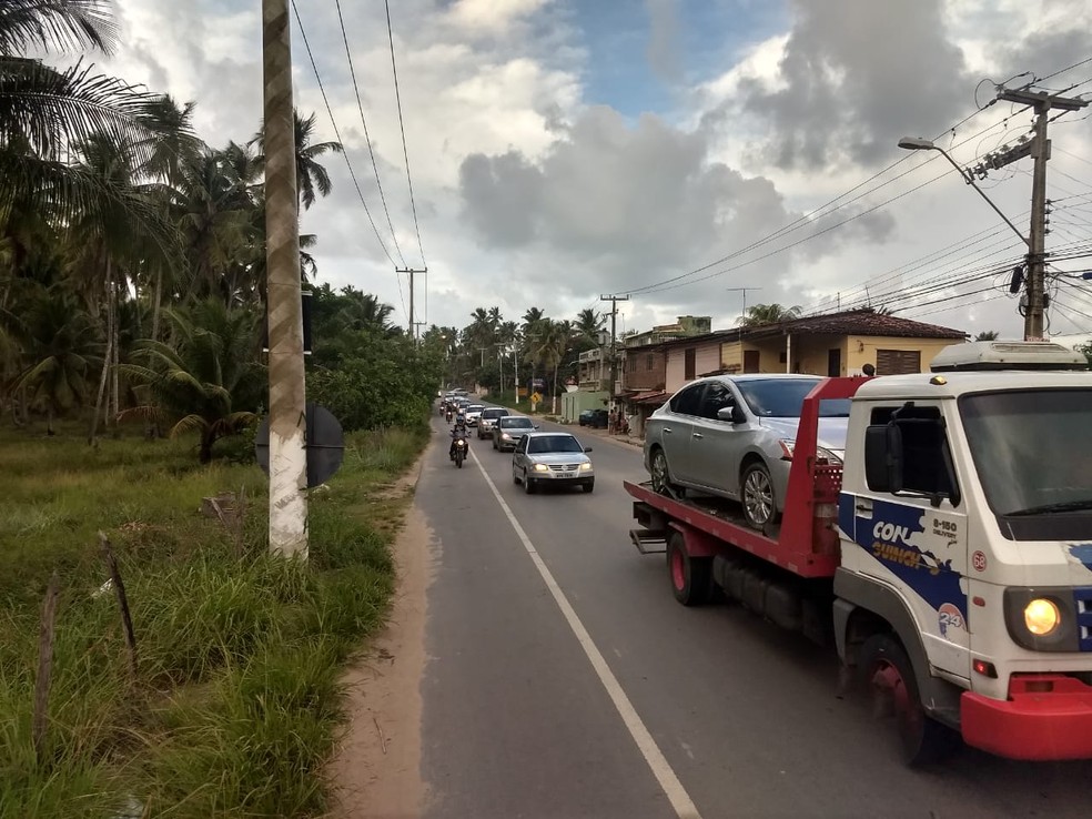 Trânsito é intenso na AL-101 Norte, sentido Maceió, no último dia de carnaval — Foto: Derek Gustavo/G1