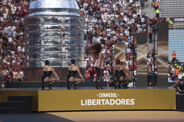 Anitta na Copa Libertadores da América (Foto: Delmiro Junior/ Brazil News)