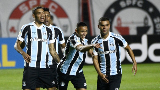 São Paulo marca no fim e afunda o Grêmio no Z-4