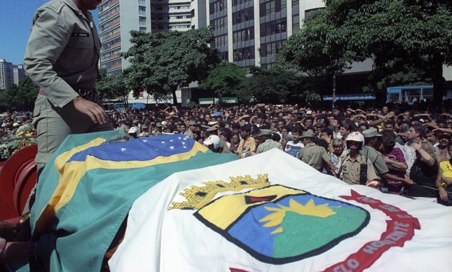 Cortejo fúnebre de Gonzaguinha, em Belo Horizonte, em 1991