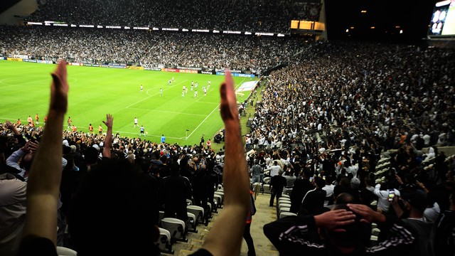 Corinthians marca no último lance e vence Chape diante de quase 40