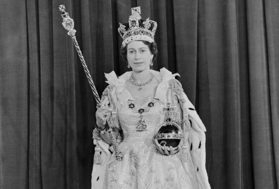 Curiosidades sobre o vestido usado pela Rainha Elizabeth na coroação
