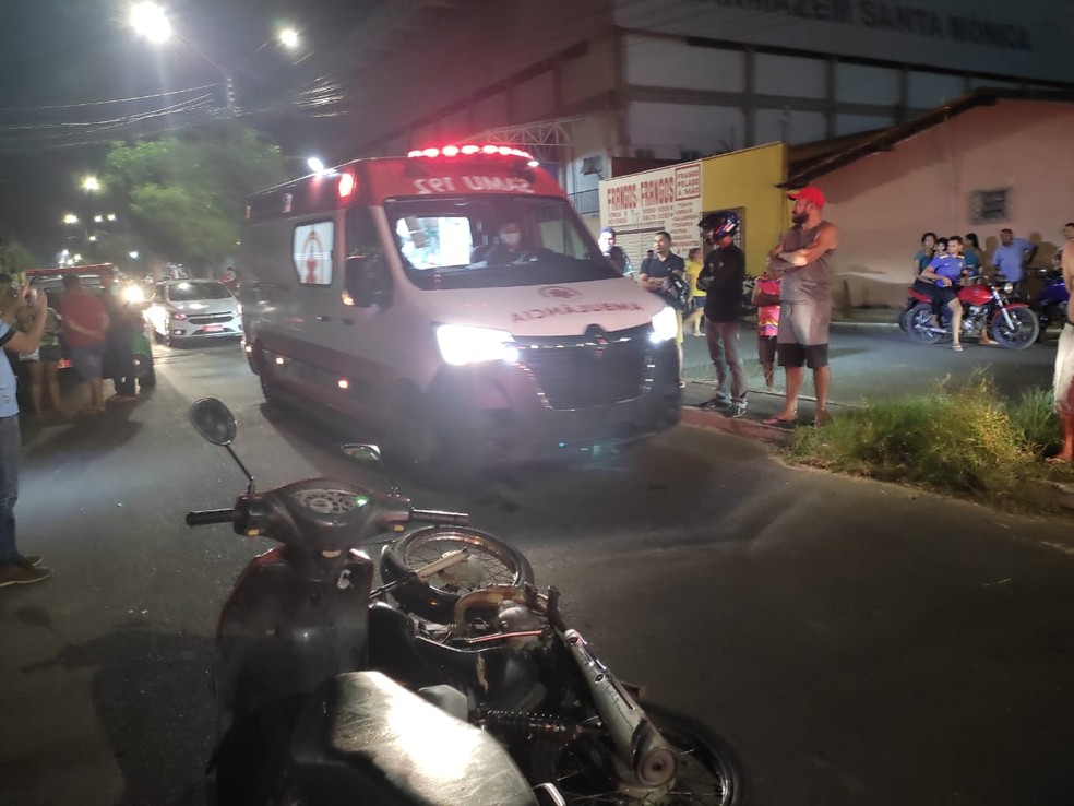 Suspeito de tentativa de assalto é internado após ser agredido com golpes de capacete na Zona Leste de Teresina — Foto: Divulgação/PM
