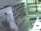 Ladrão 'atrapalhado' bate em porta de vidro durante fuga em Ourinhos
