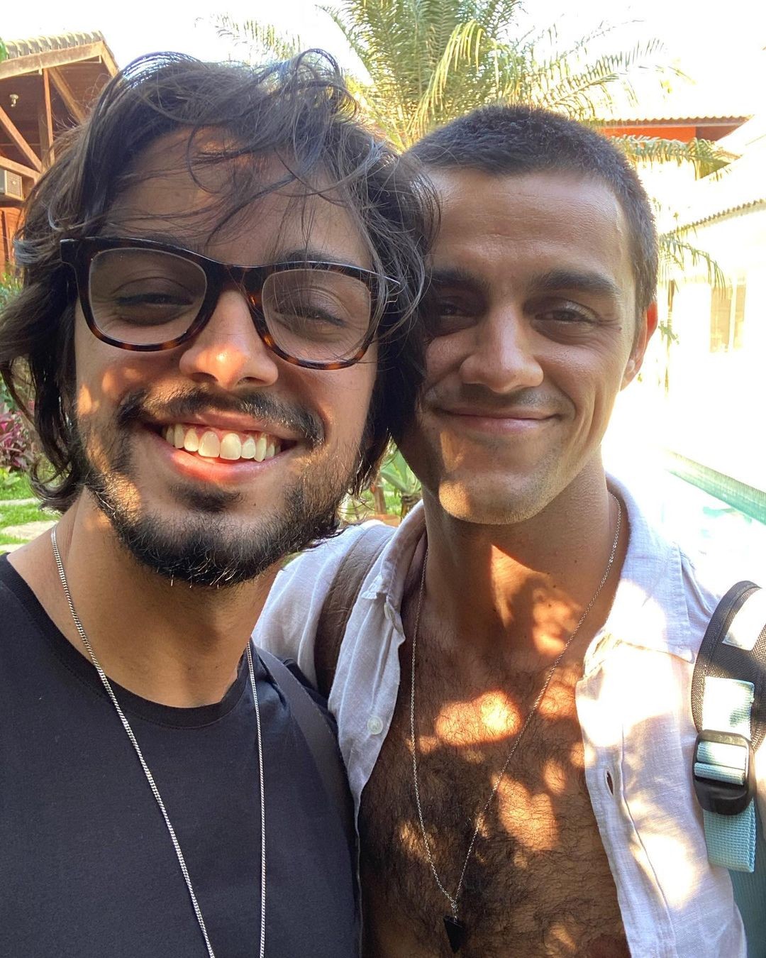 Irmãos Simas posam para selfie e Rodrigo brinca: "Meu irmão mais novo, que é mais velho" (Foto: Reprodução/Instagram)
