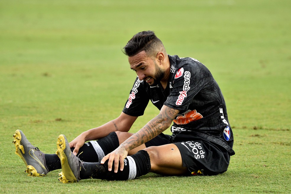 Clayson confirma proposta do México e que negou para poder ficar no Corinthians