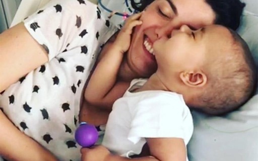 Mariana Betti emociona com foto rara do saudoso filho: "Amor infinito"