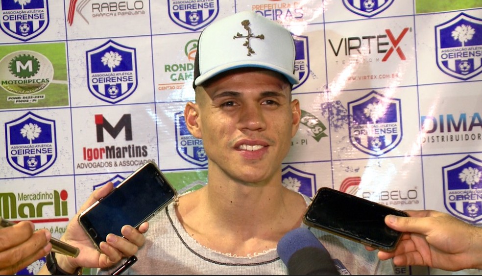 Rhuann, atacante do Oeirense  — Foto: Reprodução/Tv clube