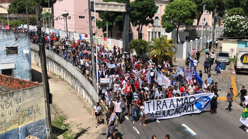 João Pessoa (PB) tem protesto contra bloqueios na educação — Foto: Walter Paparazzo/G1