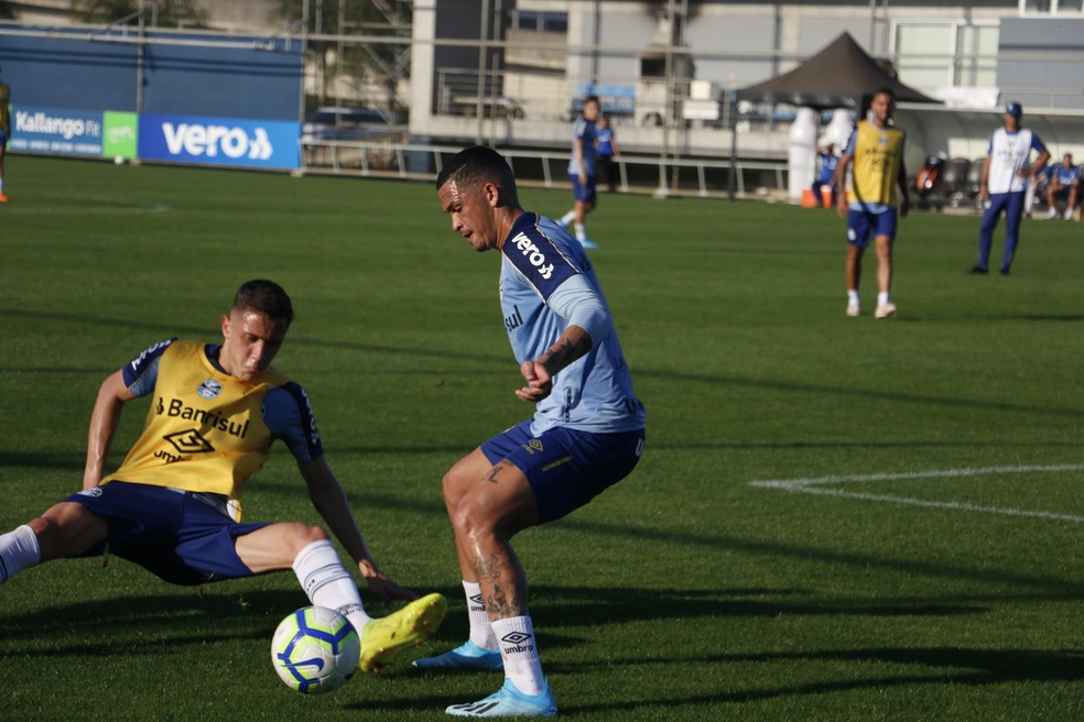 Luciano em treino do Grêmio — Foto: Eduardo Moura