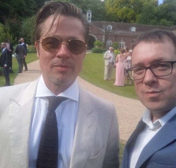 Brad Pitt no casamento de Guy Ritchie e Jacqui Ainsley (Foto: Instagram)