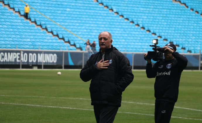 Felipão é ovacionado por milhares de torcedores na Arena do Grêmio